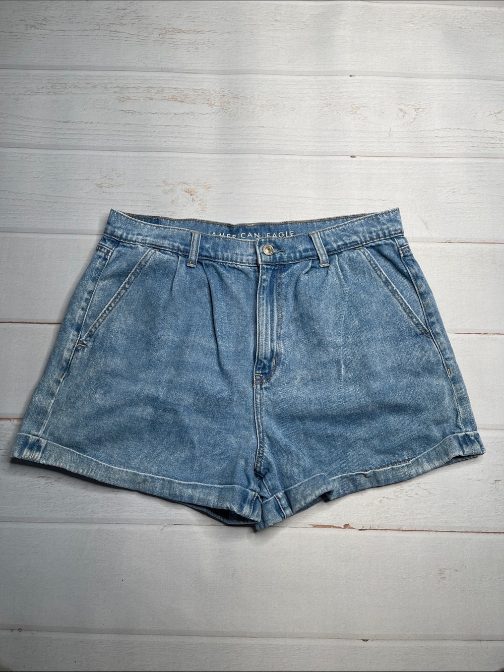 AE Mom Shorts 12 Denim Pleated Cuffed American Eagle High Rise Waist Feminine